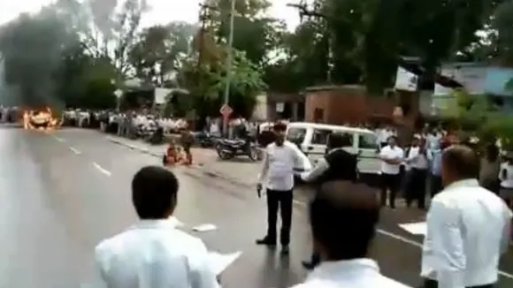 Fact Check: 35 हजार के चालान पर शख्स ने गाड़ी को लगा दी आग? जानें इस Viral वीडियो की सच्चाई