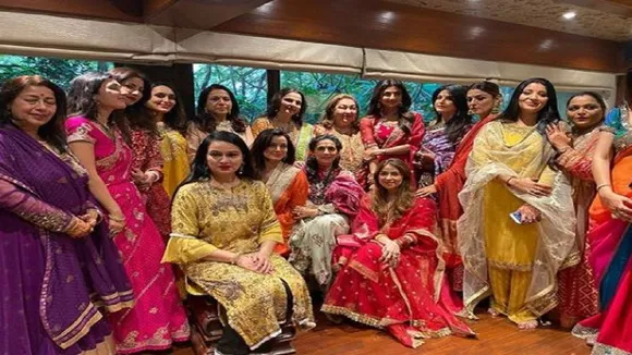 बॉलीवुड सितारों ने धूमधाम से मनाया करवाचौथ, देखें एक से बढकर एक तस्वीरें
