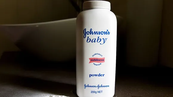बच्चों में कैंसर का कारण बन रहे 33 हजार जॉनसन बेबी पाउडर (Johnson Baby Powder) मार्केट से वापस