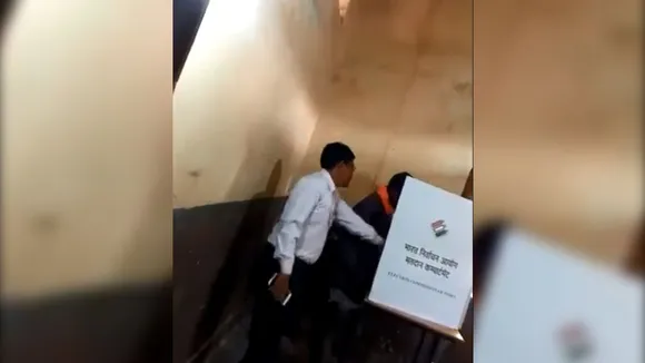 छत्तीसगढ़: कांग्रेस के पक्ष में वोट डलवा रहे अधिकारी, अमित जोगी ने ट्वीट किया VIDEO