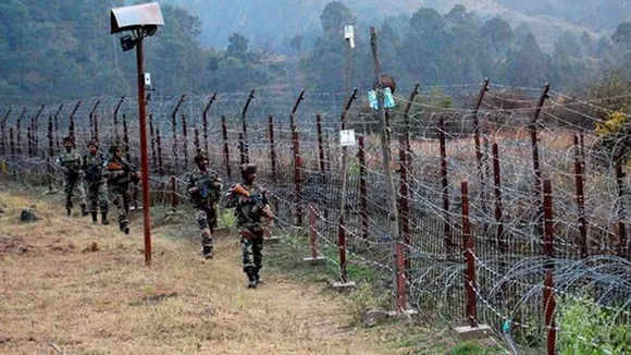 पाकिस्तान LoC पर रच रहा है बड़ी साजिश! सीमा पर भेजे टैंक और 100 कमांडो