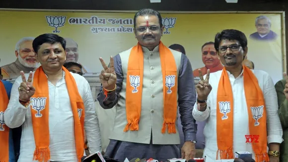 कांग्रेस छोड़कर बीजेपी में शामिल हुए धवल झाला हारे, लुणावाडा से जीते जिग्नेश सेवक