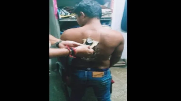 तस्करी के लिए 21,46,320 रुपये के तरल सोने का शरीर पर कराया लेप, गिरफ्तार