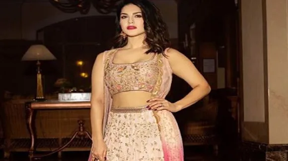 दिवाली पर Traditional Look में दिखीं सनी लियोन, शेयर की तस्वीर