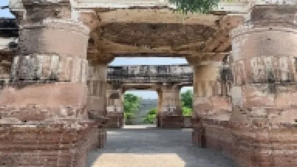 पाकिस्तान में 72 साल बाद खुले मंदिर में मनाई दिवाली, हिंदू समुदाय के लोगों ने किए खास इंतजाम