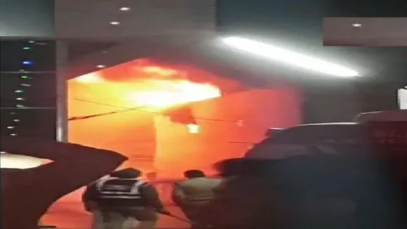 मध्य प्रदेश :अपोलो अस्पताल के तहखाने में लगी भीषण आग, काबू पाने की हो रही मशक्कत