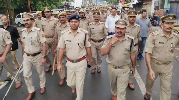 UP में पटाखा फोड़ने को लेकर दो समूहों के बीच झड़प से इलाके में तनाव