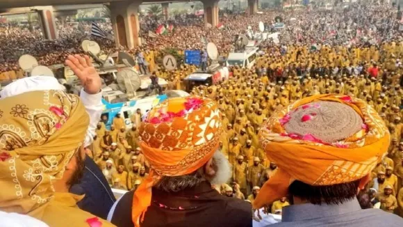 इमरान खान को सत्ता से बेदखल करने के लिए इस्लामाबाद पहुंचा 'आजादी मार्च', जुमे की नमाज के बाद होगा ये