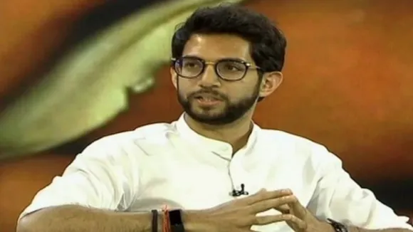 BJP-शिवसेना में जारी घमासान के बीच हटाए हए आदित्य ठाकरे के सीएम वाले होर्डिंग