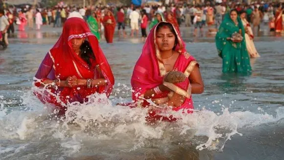 Chhath 2019: आज डूबते हुए सूरज को अर्घ्य देते वक्त इन बातों का रखें खास ध्यान