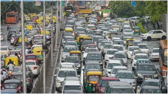 दिल्ली में Odd-Even के पहले दिन ट्रैफिक पुलिस ने दी है थोड़ी छूट, कल से होगी सख्ती