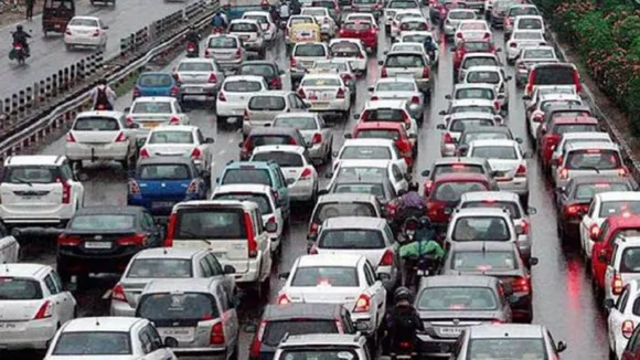 Odd-Even: सड़कों पर दौड़ेंगी DTC की 2000 अतिरिक्‍त बसें, 61 अतिरिक्‍त फेरे लगाएगी मेट्रो