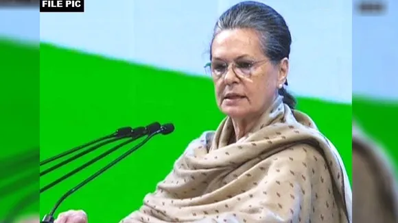 सोनिया गांधी ने मोदी सरकार पर बोला हमला, अर्थव्यवस्था और वॉट्सऐप जासूसी विवाद पर कही ये बात