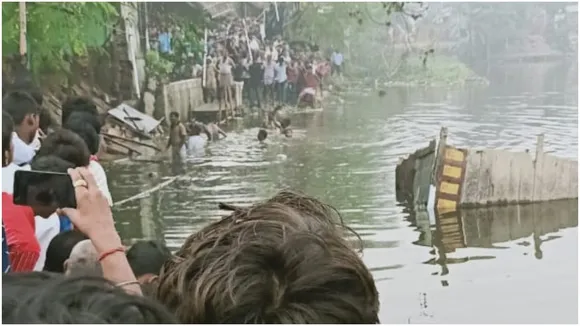 बिहार : छठ पूजा के दौरान गिरी मंदिर की दीवार, मची अफरातफरी
