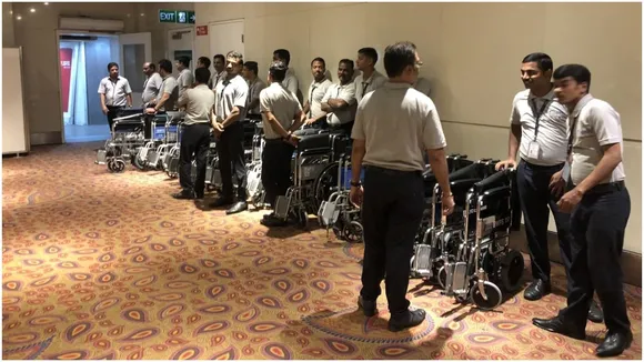 भारतीय यात्रियों को व्हीलचेयर की इतनी जरूरत क्यों? आनंद महिंद्रा ने उठाए सवाल