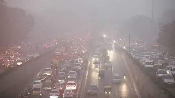 बद से बदतर हुई दिल्ली की हवा, घर से बाहर निकलना अभी भी ठीक नहीं