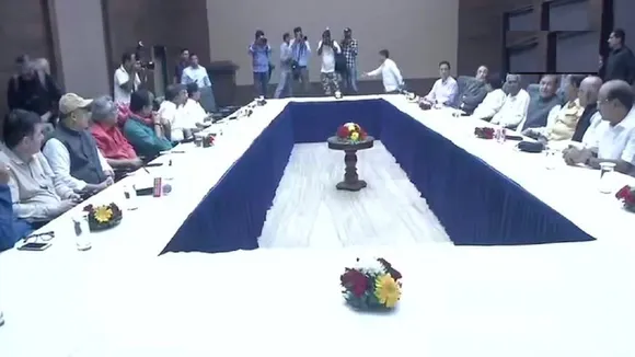 दिल्ली में विपक्षी पार्टियों की हुई बैठक, जनता के पास पैसे की कमी, लेकिन सत्ताधारी दल के पास नहीं