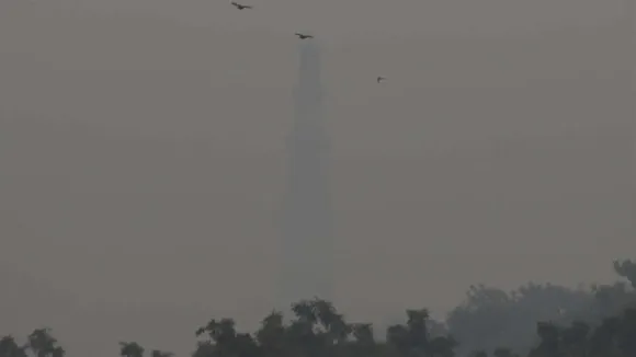 प्रदूषण की वजह से दिल्‍ली के इन ऐतिहासिक स्‍थानों का बदल गया नाम, जानें कुतुबमीनार को क्‍या कह रहे लोग