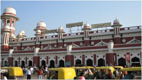 लखनऊ रेलवे स्टेशन पर लगा योलो हेल्थ एटीएम, जानें क्या काम करता है ये
