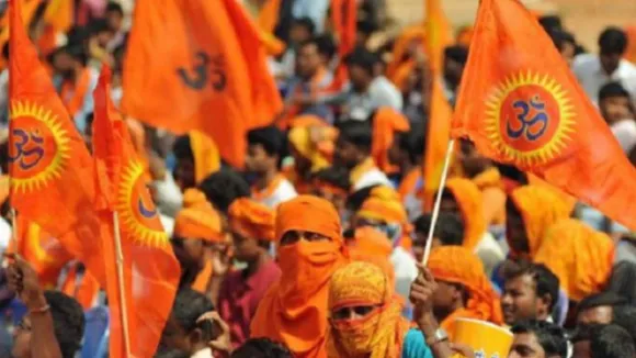 AyodhyaVerdict: कोर्ट के फैसले से बाद अयोध्या में बांटी जा रही मिठाईयां