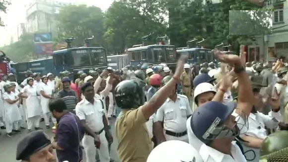डेंगू के बढ़ते मामलों के खिलाफ प्रदर्शन के दौरान भाजपा कार्यकर्ताओं और पुलिस में झड़प