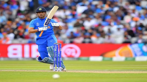 जल्द टीम इंडिया की नीली जर्सी पहने मैदान में उतर सकते हैं महेंद्र सिंह धोनी, सोशल मीडिया पर वायरल हुई तस्वीर