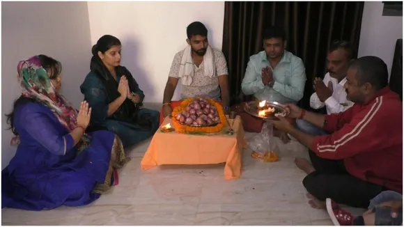 मोदी सरकार (Modi Sarkar) के मंत्री की बहू ने वाराणसी में की प्याज (Onion) की विधिविधान से पूजा, जानें क्‍यों