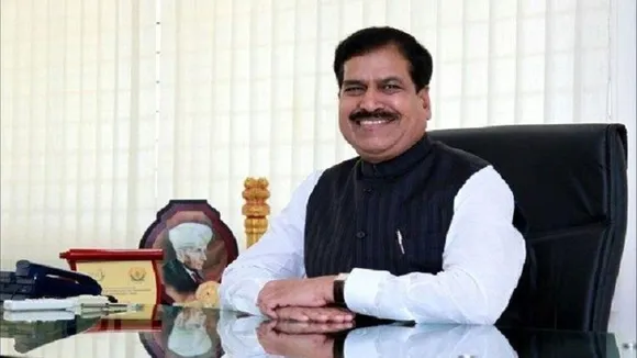 केंद्रीय मंत्री सुरेश अंगड़ी का अजीबोगरीब बयान, एयरपोर्ट फुल है, खूब हो रही है शादियां तो मंदी कैसे?