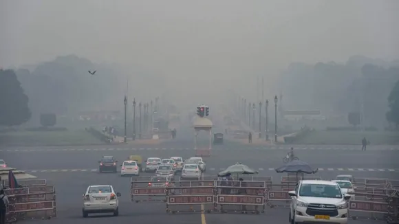 Delhi Air Pollution: थोड़ी सांस लेने लायक हुई राजधानी की हवा, लेकिन फिलहाल पूरी तरह नहीं मिली राहत