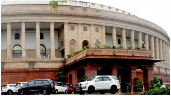 फारुक अब्दुल्ला की नजरबंदी पर सदन में हंगामा, विपक्ष ने कहा सरकार हमला बंद करे