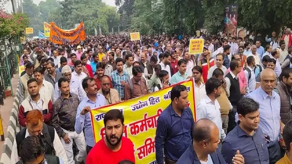 पीएफ घोटाले के विरोध में हड़ताल पर गये 45 हजार बिजलीकर्मी