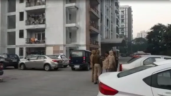 रात को हंसी-खुशी गरीबों को बांटा केक और कंबल, सुबह खरगोश को मारकर पत्नी बच्चों समेत कर ली आत्म हत्या