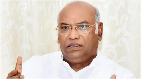 महाराष्ट्रः कांग्रेस ने बुलाई आपातकालीन बैठक, सीनियर नेता हुए शामिल