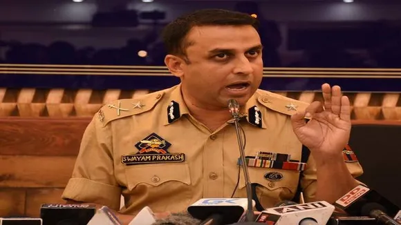 घाटी में धमकी देने वाले पोस्टर चिपकाने वालों के खिलाफ पुलिस की कार्रवाई