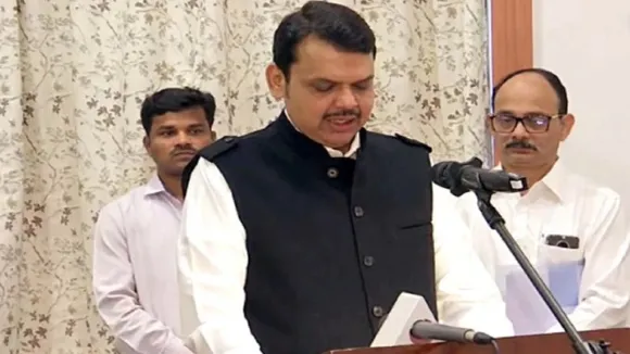 CM पद से इस्तीफा देते ही देवेंद्र फडणवीस के नाम बन गया ये अनोखा रिकॉर्ड