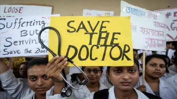 डॉक्टरों के खिलाफ हिंसा रोकने के मसौदा विधयेक में कई खामी, मंत्रालय ने समीक्षा को कहा