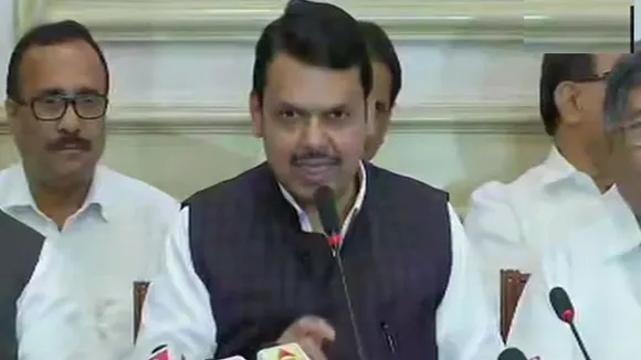 महाराष्ट्र में BJP का गेम ओवर, देवेंद्र फडणवीस ने राज्यपाल को सौंपा इस्तीफा