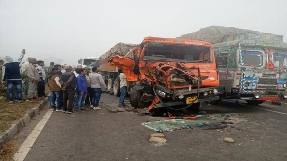 यूपी: कोहरे का कोहराम शुरू, नेशनल हाईवे पर आपस में टकराई 25 गाड़ियां