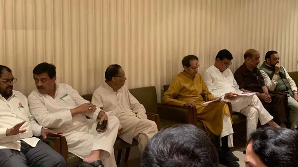 Maharashtra: शिवसेना-कांग्रेस और एनसीपी ने राज्यपाल को विधायकों के समर्थन की चिट्ठी सौंपी