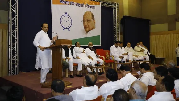 डिप्टी CM पद से इस्तीफा देने के बाद NCP की बैठक में पहुंचे अजित पवार, MLAs को ऐसे किया गाइड