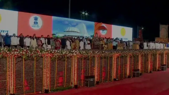 'बेमेल शादी' के 'बेमेल बारातियों' से भरा नजर आया उद्धव ठाकरे का शपथ ग्रहण