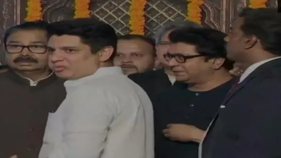 ठाकरे परिवार में क्या होगा एका, उद्धव के शपथ ग्रहण में पहुंचे राज ठाकरे