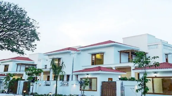 लोकसभा हाउसिंग कमेटी ने 3 पूर्व सांसदों के खिलाफ जारी किया नोटिस, जानें क्या है मामला