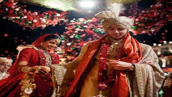 प्रियंका चोपड़ा-निक जोनास ने इस रोमांटिक अंदाज में मनाई एनिवर्सरी, देखें तस्वीरें और Video