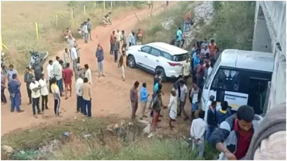 हैदराबाद गैंग रेप कांड के आरोपी मुठभेड़ में ढेर: महिलाओं ने पुलिस को बांधी राखी, लोगों ने बरसाए फूल