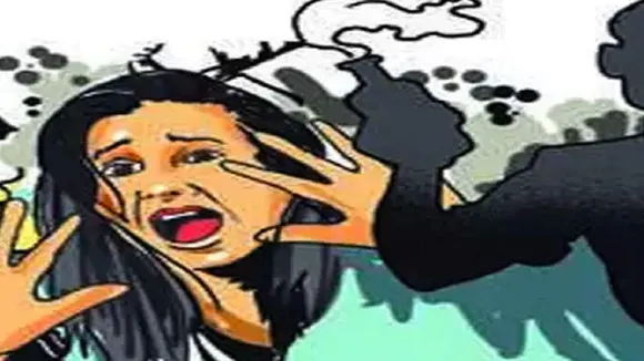 दिल्ली के अजमेरी गेट रेलवे स्टेशन पर महिला पर केमिकल से हमला