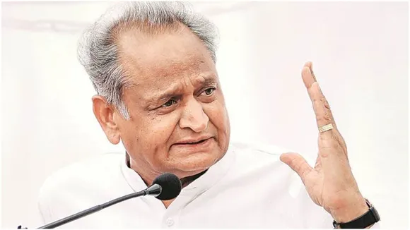 'मुख्यमंत्री जी मुझे बचा लो, दरिंदे मुझे जिंदा जला देंगे', CM गहलोत के सामने फूटकर रोई छात्रा