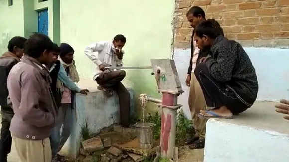 UP के हमीरपुर में पानी की जगह नल से निकल रहा खून और मांस के टुकड़े, लोगों में दहशत