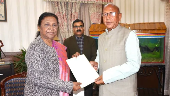 सरयू राय ने मंत्री पद से दिया इस्तीफा, रघुबर दास के खिलाफ लड़ा है चुनाव