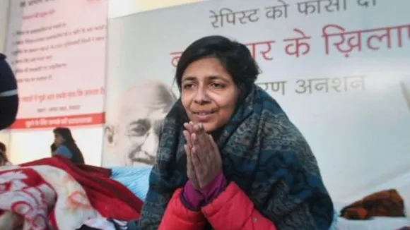 भूख हड़ताल पर बैठीं स्वाति मालीवाल की तबीयत बिगड़ी, एंबुलेंस और पुलिस लेने पहुंची